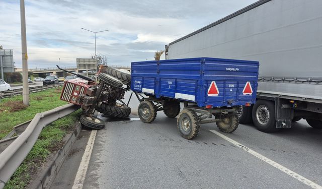 Eskişehir çevre yolunda kaza: Traktör yan yattı