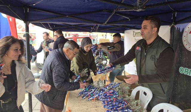 Eskişehir’de Cumhuriyet’in 103’üncü yılına özel bin 103 lavanta fidanı dağıtıldı