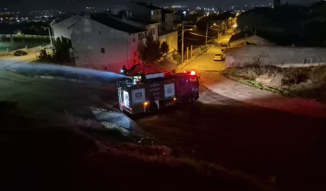 Eskişehir'de parkta traktör lastiğini ateşe verdiler!