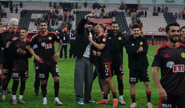 Ahmet Dereli arkadaşlarını tebrik etti