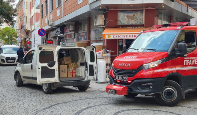 Eskişehir’de itfaiye geçemedi, esnaf dayanamadı! O sokakta trafik isyanı