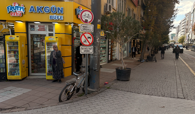 Eskişehir’de yasak tabelasının dibindeki bisiklet görenleri şaşırttı!