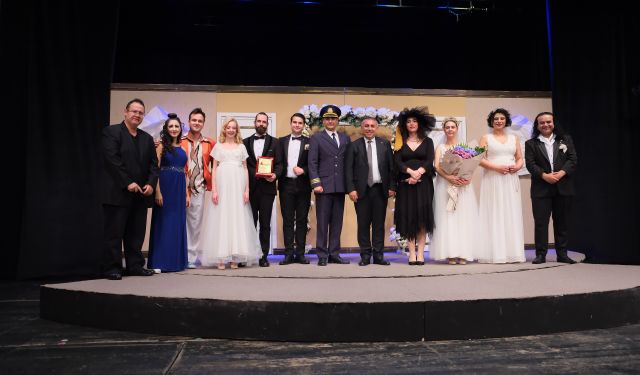 Eskişehir Şehir Tiyatroları Adana'yı büyüledi: Seyirciden tam not aldı