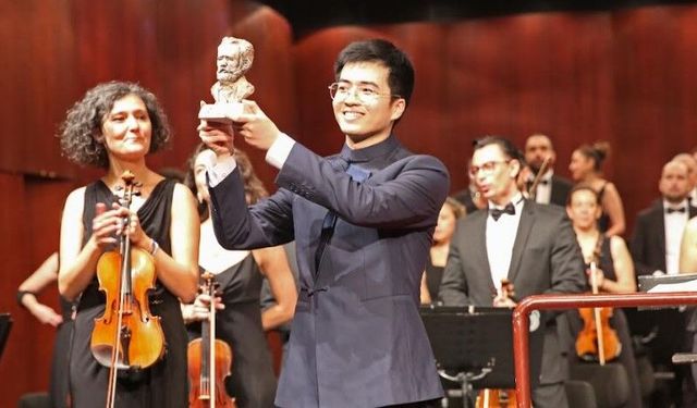 Eskişehir’de günler öncesinden tükenen konserden uzun süre alkış