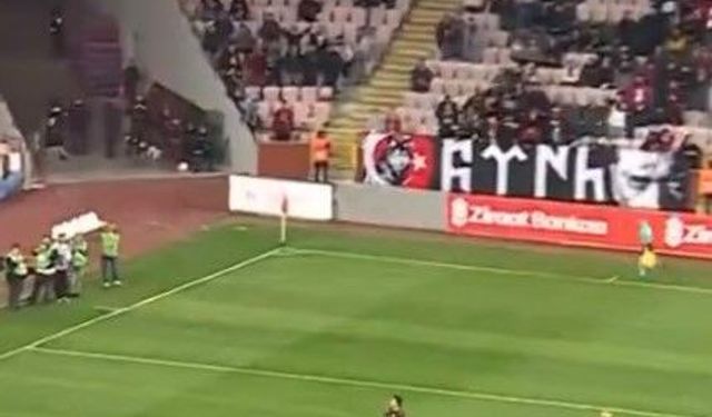 Eskişehirspor tribünlerinde dikkat çeken pankart