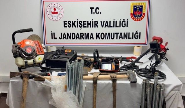 Eskişehir'de define ararken suçüstü yakalandılar!