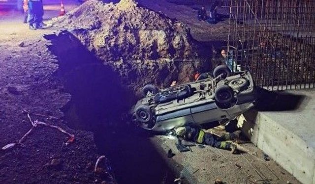 Seyitgazi yolunda kazılan çukura araç düştü!