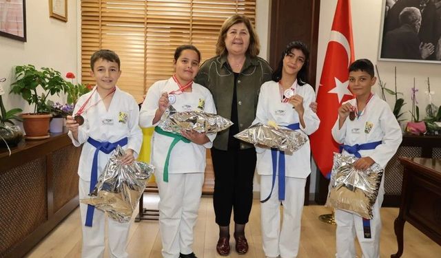 Başkan Konakçı başarılı sporcuları ağırladı