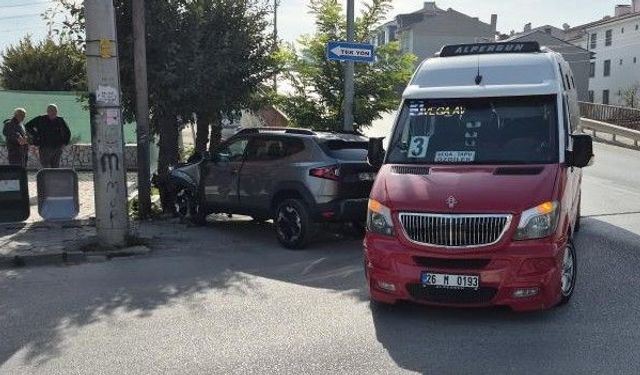 Hindistan Kavşağı'na benzetiliyor, Eskişehir'de hız sonrası kaza!