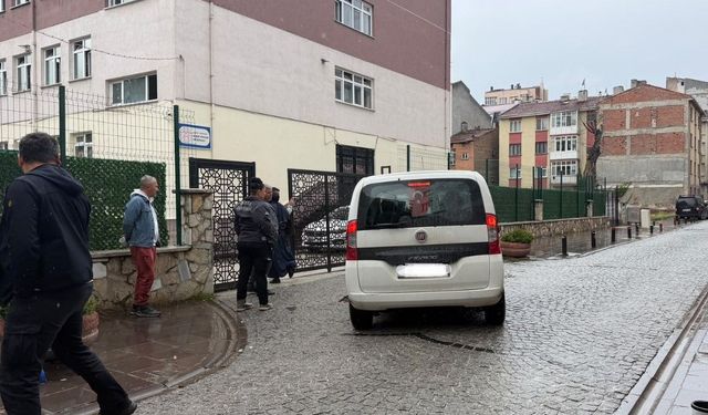 Eskişehir’de ortaokul çevresinde silahlı öğrenci ihbarı