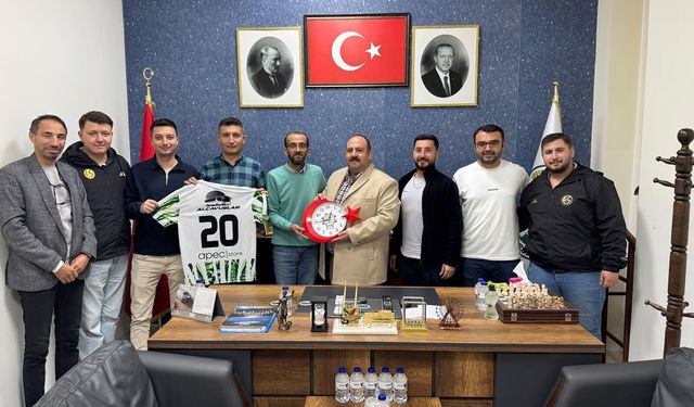 Yeni yönetimden Başkan Hamamcı’ya şampiyonluk forması