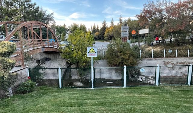 Eskişehir’de su kenarında dikkat çeken uyarı