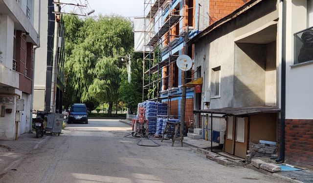 Eskişehir’de inşaat tehlikesi! Yayalar risk altında