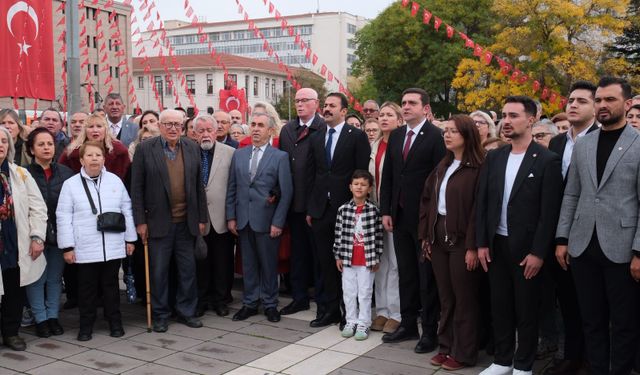 Yeni Parti’den 29 Ekim töreni: Atatürk Anıtı’na çelenk sunuldu