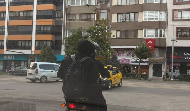 Eskişehir’de motosiklette kask ihmali kameraya yansıdı