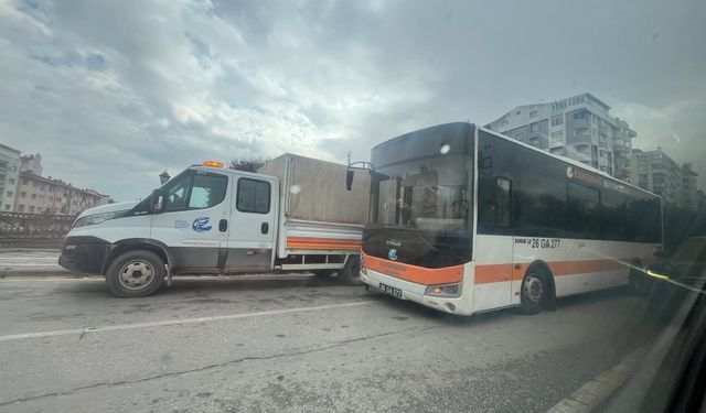 Eskişehir'de otobüs arızası, yolun ortasında kaldı