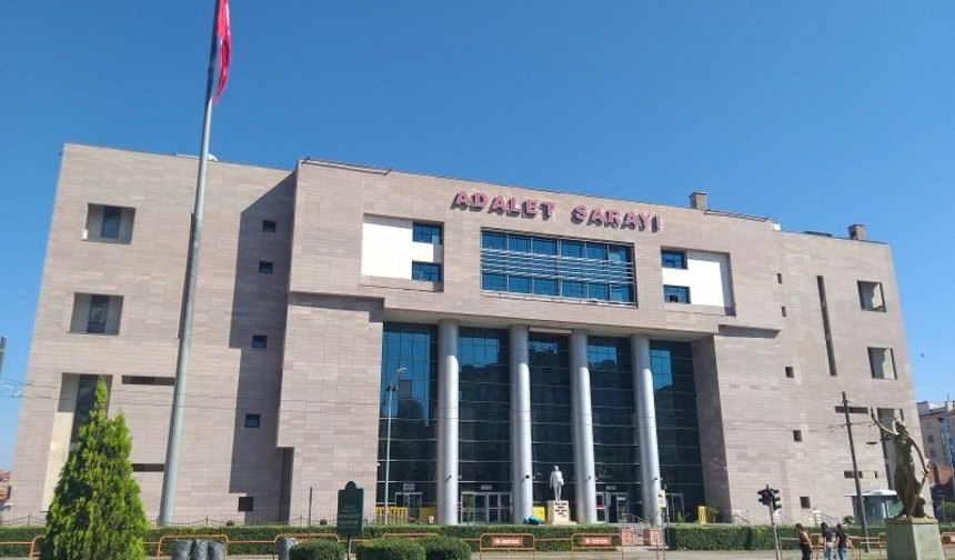 Eskişehir Adliyesi'nden kaçtı, teslim oldu!