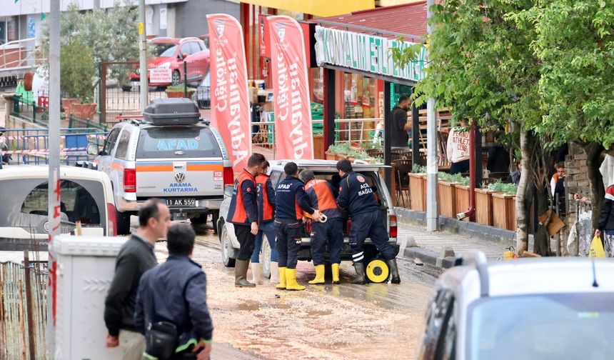 Su basan evlerde tahliye çalışmaları devam ediyor