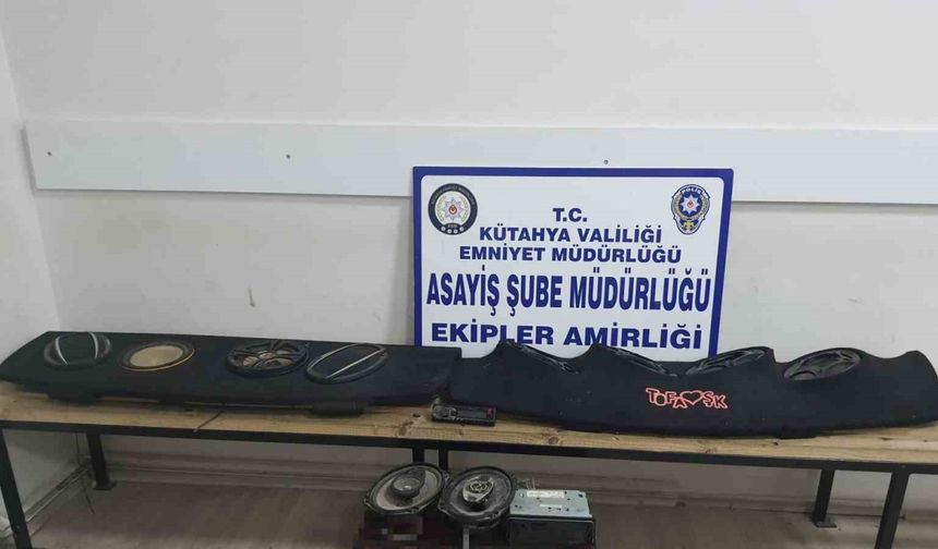 Kütahya’da otomobilden hırsızlık yaptıkları iddiasıyla 2 kişi yakalandı