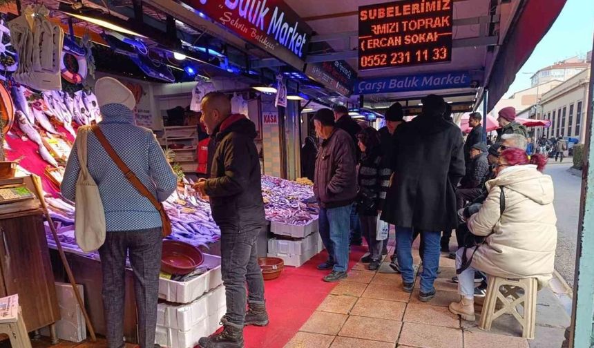 Eskişehirliler soğuk havayla birlikte balığa yöneldi!
