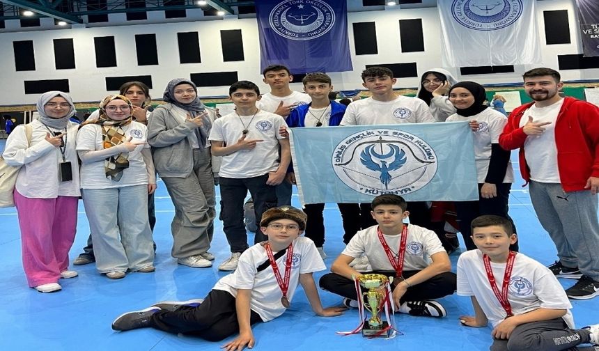 Kütahya Diriliş Spor Kulübü okçularından Türkiye üçüncülüğü
