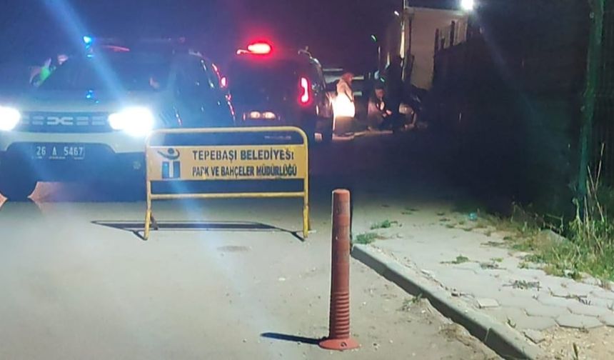 Eskişehir'de alkollü sürücü belediye şantiyesine daldı!