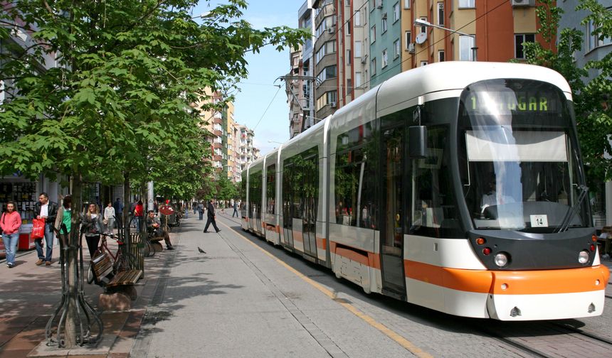 Bayram tatilinde tramvay kullanacaklar dikkat: Eskişehir’de saatleri değişti