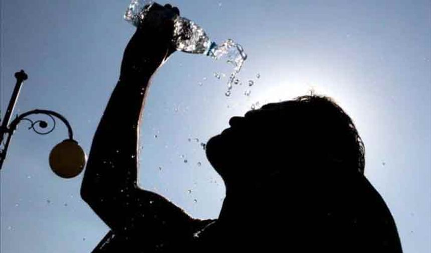 Yaz sıcakları tehlike saçıyor: En az 2 litre su çağrısı!