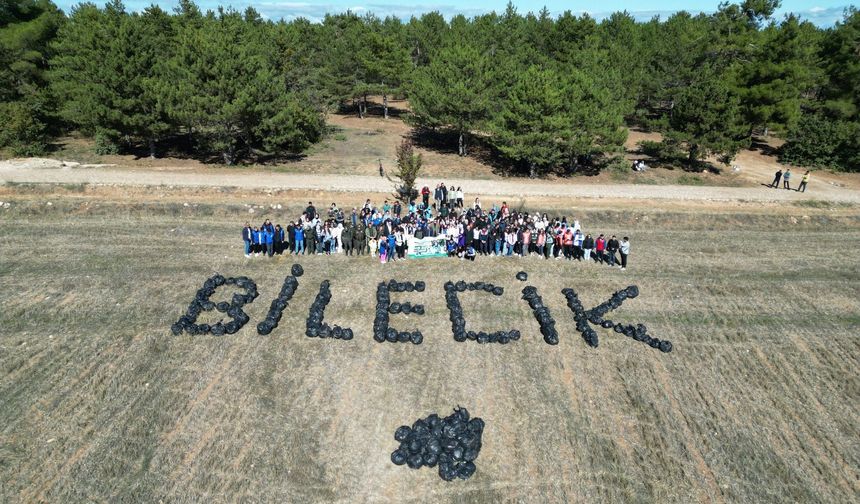 Topladıkları çöplerle 'Bilecik' yazdılar!