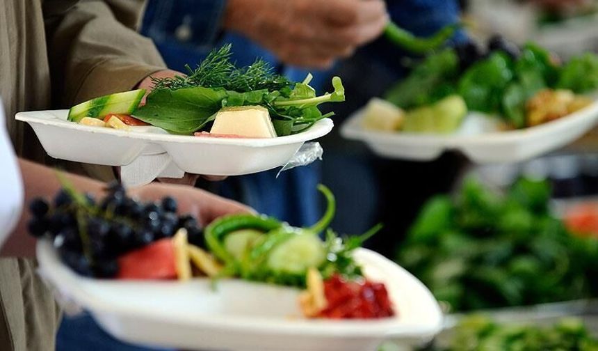 Kilo vermek isteyenlere öneri: Yavaş çiğneyin, ekrandan uzak durun
