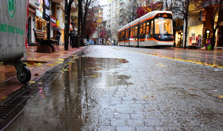 Meteoroloji uyardı: Eskişehir'de gün boyu sağanak bekleniyor!