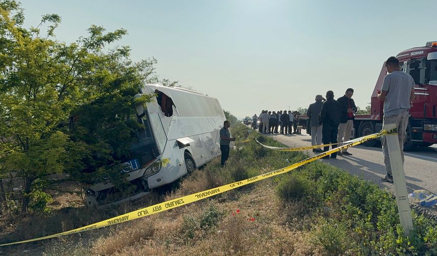 Konya'da otobüs şarampole devrildi: 1 ölü, 23 yaralı!