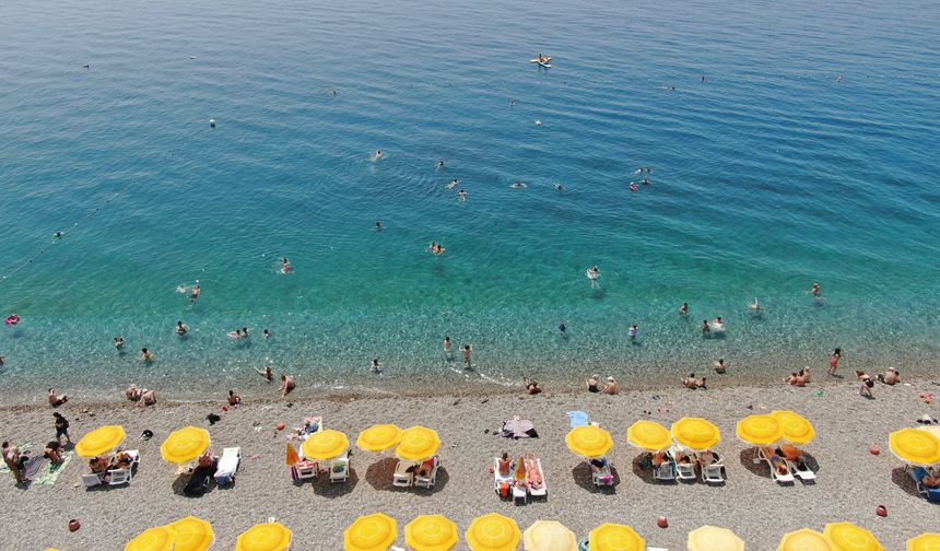 Antalya’da termometreler 37 dereceyi gördü, sahiller doldu taştı!