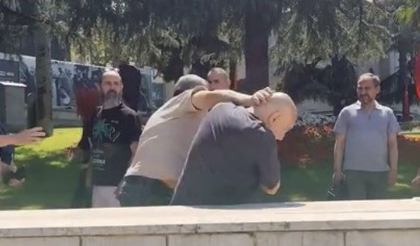 Bursa'daki kavgada yumruklar havada uçuştu!