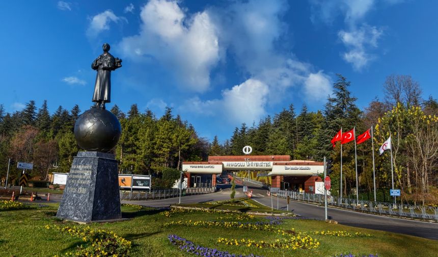 Anadolu Üniversitesi, yeni akademik yıla "Yunus Emre" adını verdi