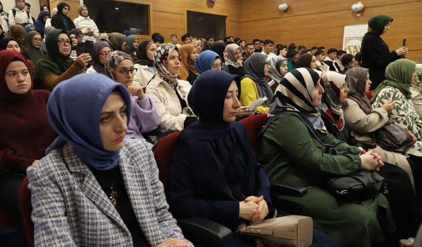 DPÜ’de postmodernizm ve din tartışıldı