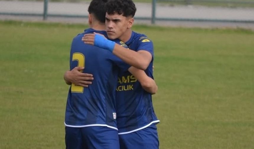 İdmangücü 9 kişi ile kazanmayı bildi