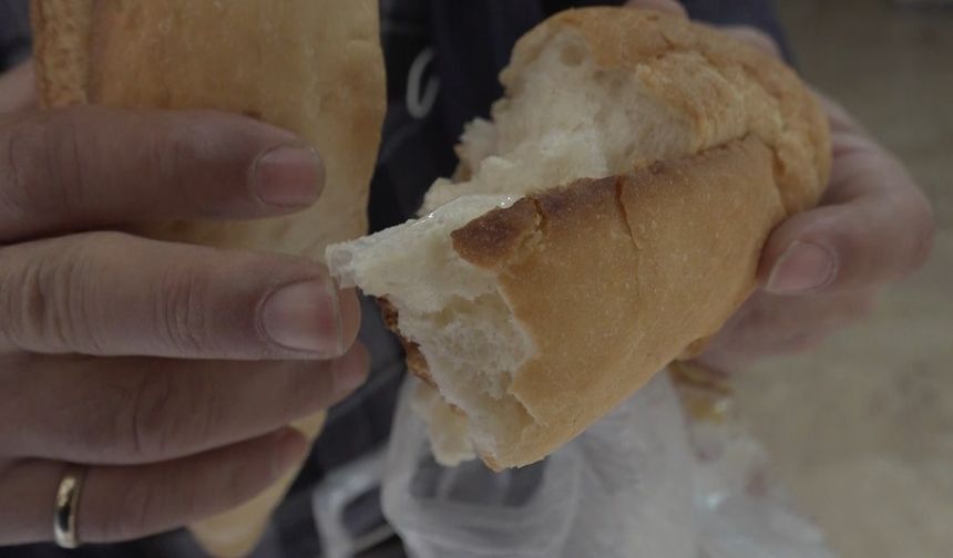 Eskişehir'de fırından aldığı ekmeğin içinden bakın ne çıktı