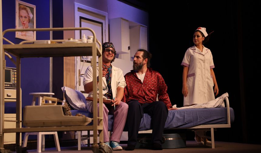 Eskişehir Şehir Tiyatroları yeni oyunu ile güldürdü, düşündürdü