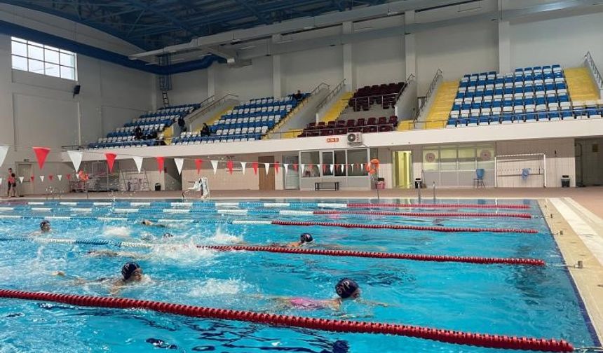 Bilecik Gençlik ve Spor’dan gençlere yoğun yüzme programı
