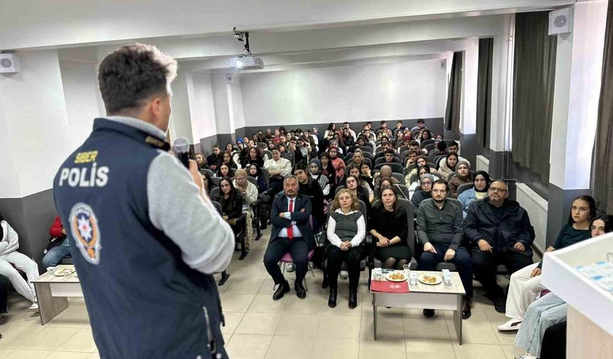 Afyon’da öğrencilere güvenli internet eğitimi