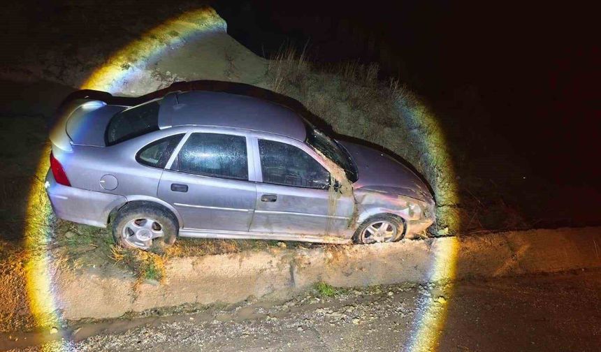 Eskişehir yolunda araç yoldan çıktı!