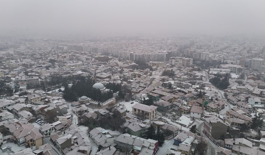 Kar yağışı Eskişehir'de başladı, kartpostallık görüntüler çıktı!