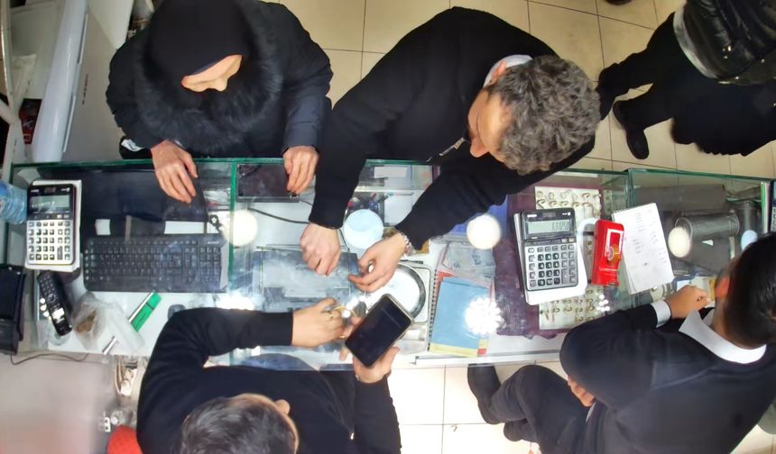 Eskişehir'de polisin dikkati dolandırıcıların tezgahını bozdu!