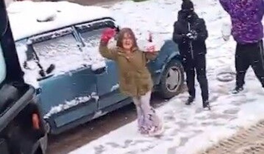 Kepçe ve çocuklar kar savaşında karşı karşıya!