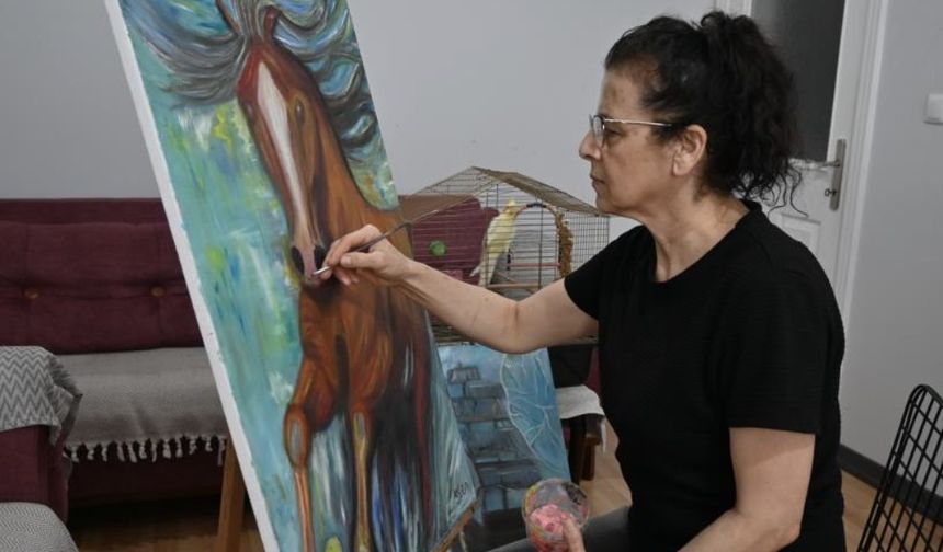 Depreme resim yaparken yakalandı: Fırça hayata bağladı!