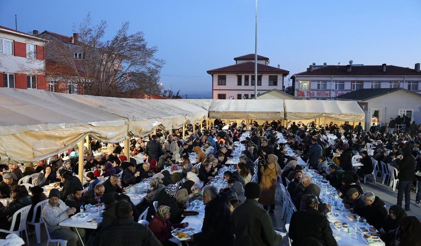 Binlerce kişi aynı sofrada buluştu: Son iftar Mihalıççık’ta!
