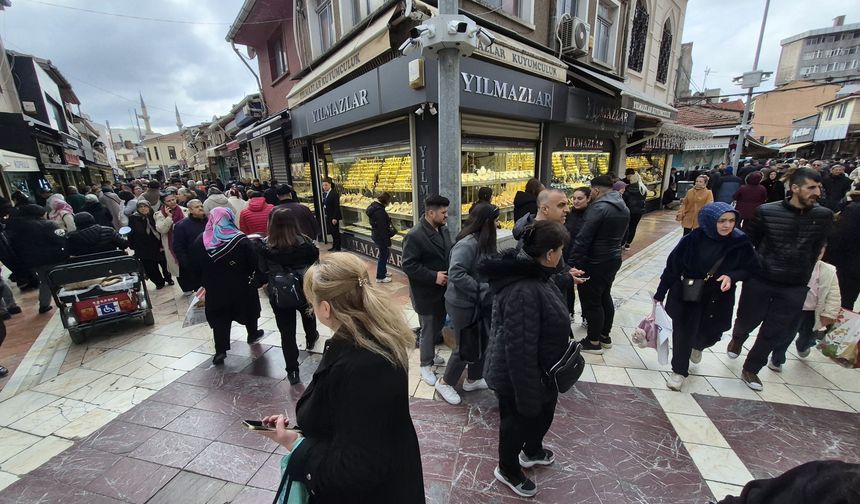 Altın fiyatları çakıldı: Eskişehir'de kuyucumlar tıklım tıklım!