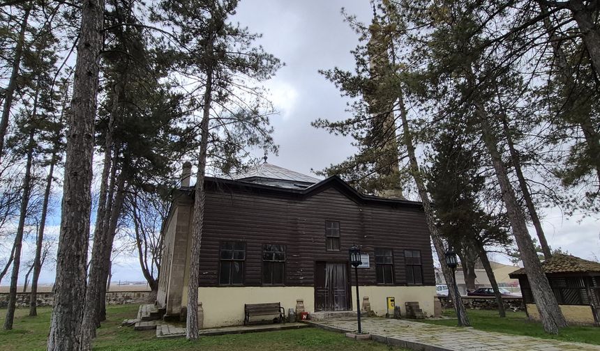 Eskişehir'deki tarihi cami yıkılma tehlikesiyle karşı karşıya!