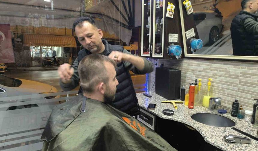 Bayram tıraşı son güne kaldı, kuaförde ilginç karşılama